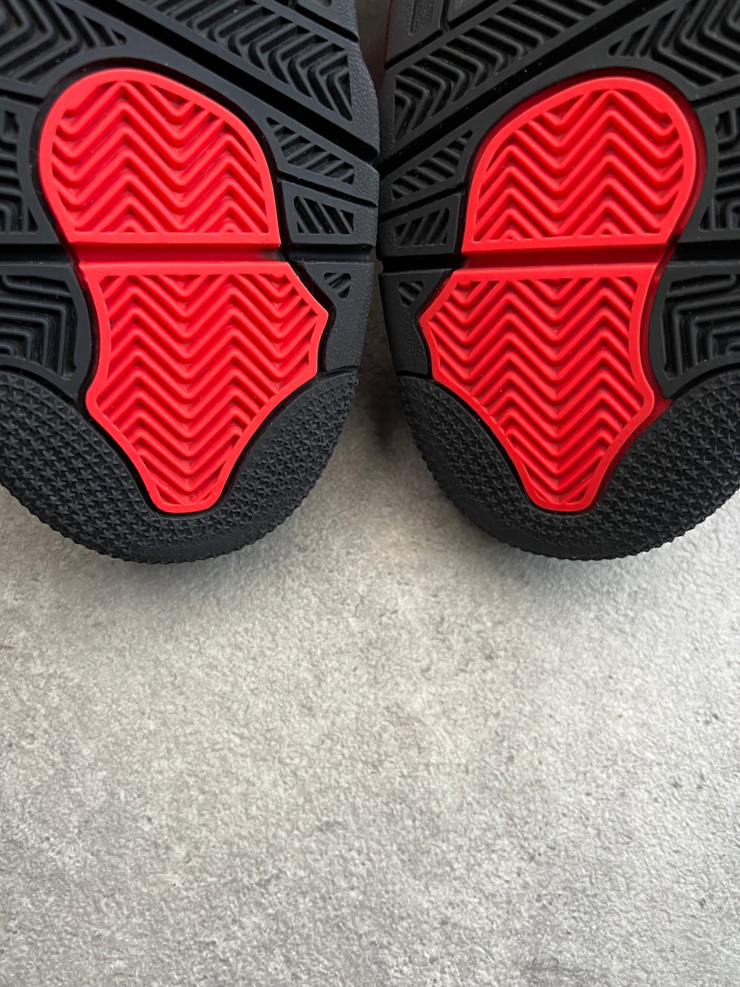 Jordan 4 Red Thunder (Pre-Loved)