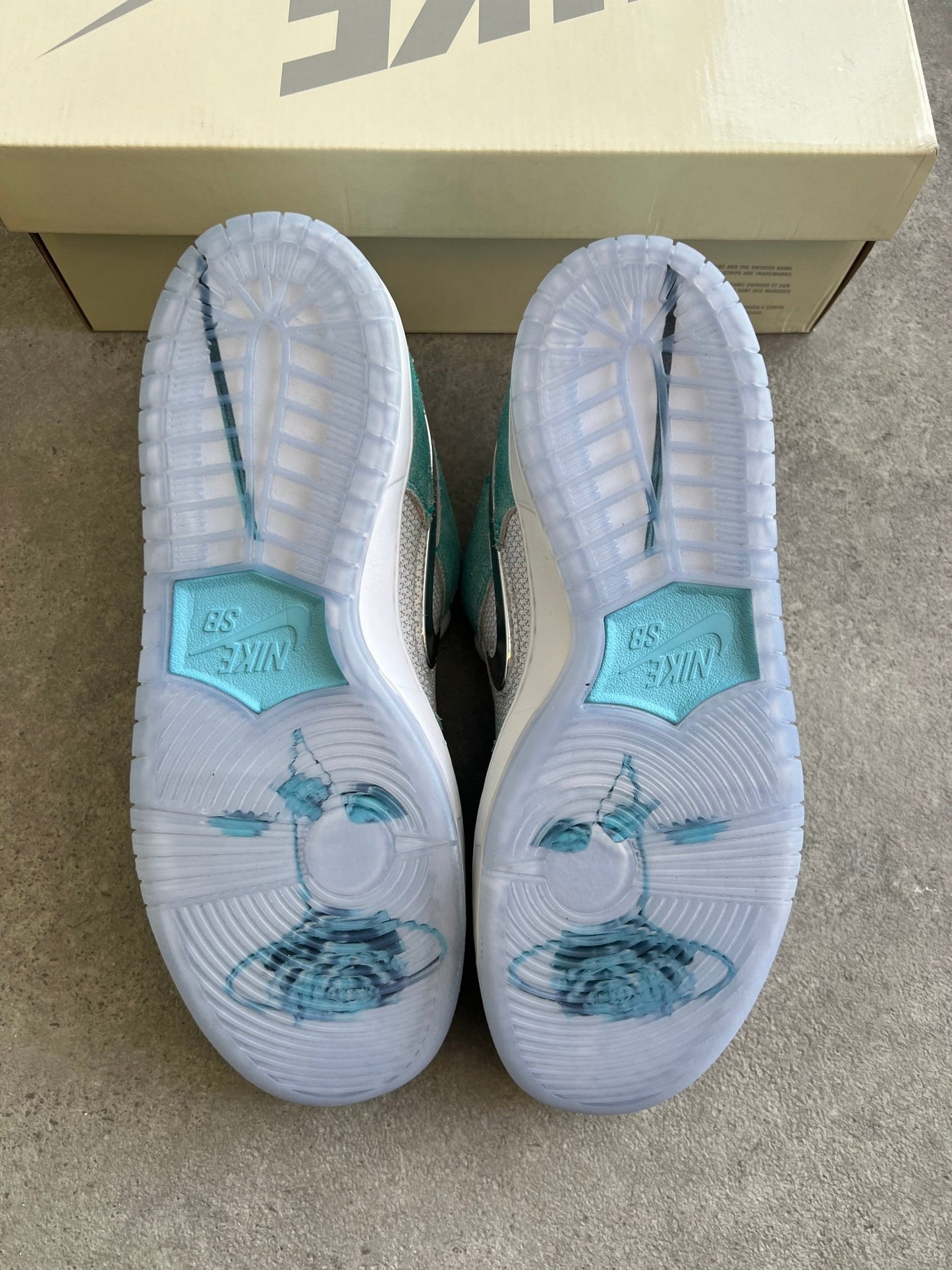 Nike - Dunk Low SB April Skateboards - Heat Providers