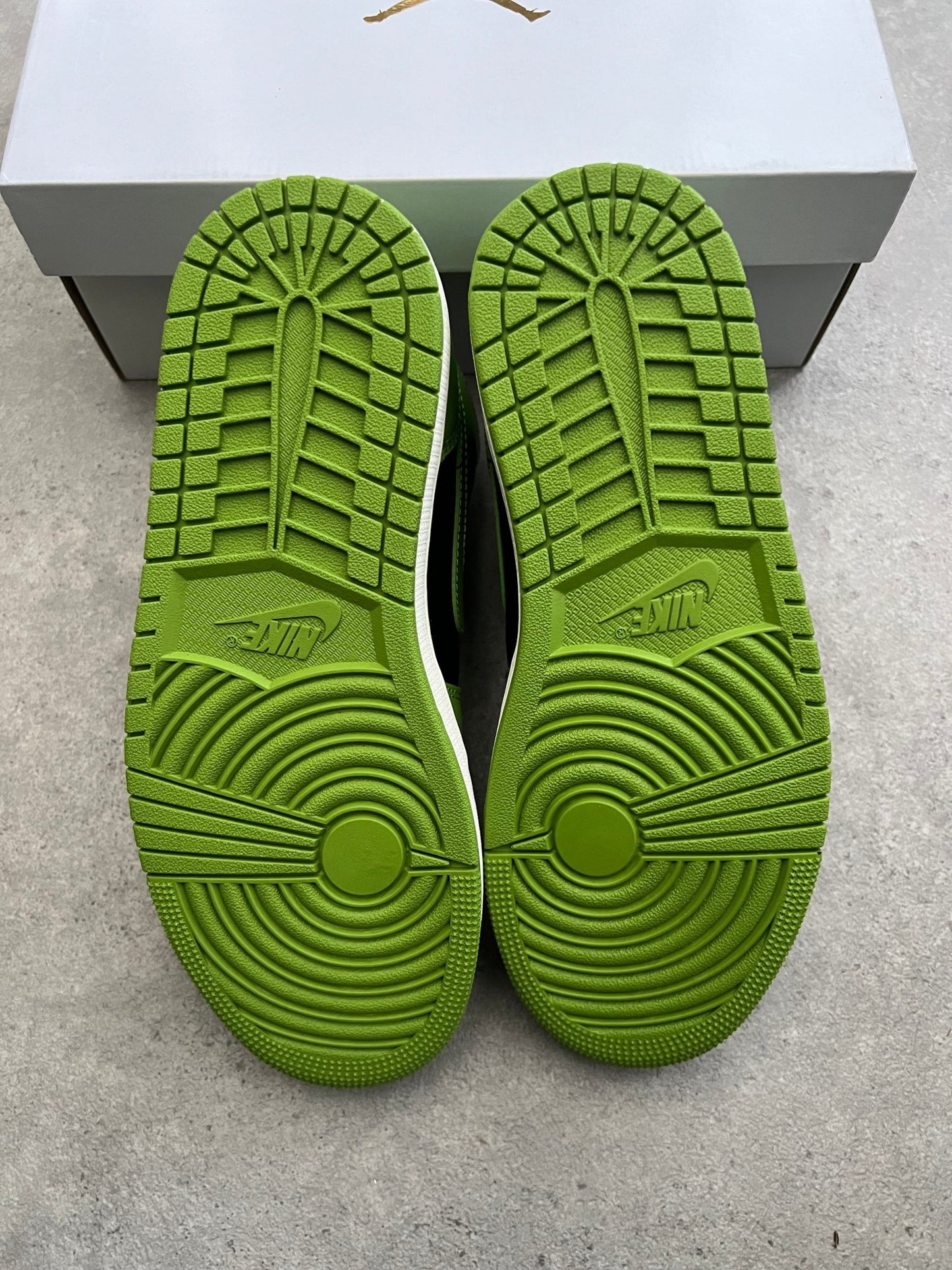 Nike - Jordan 1 Mid Altitude Green (W) - Heat Providers