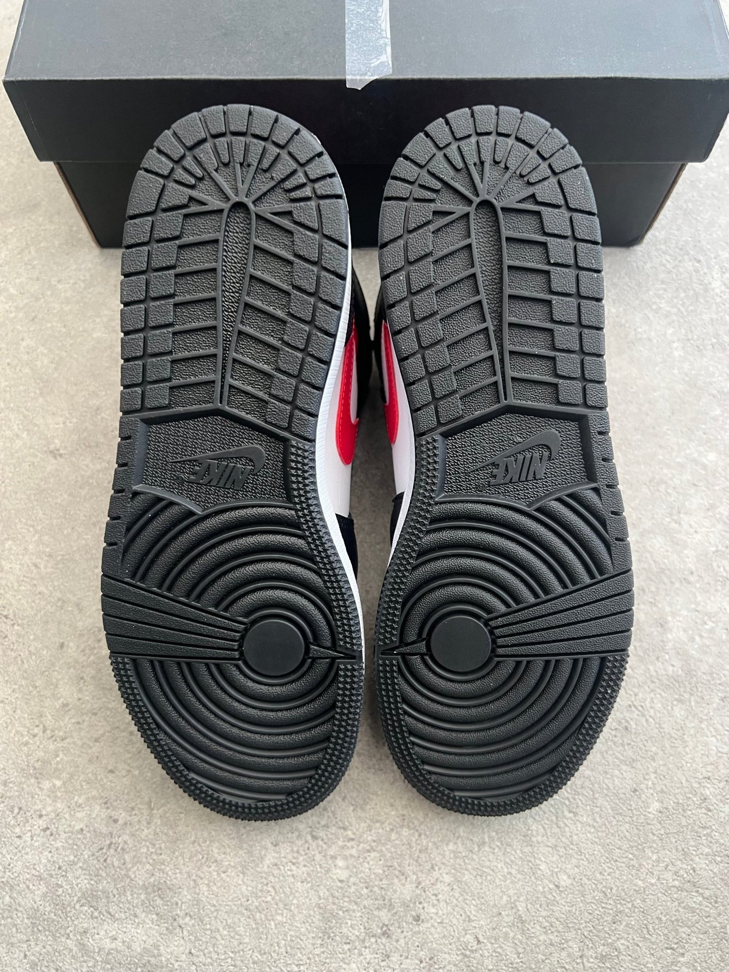 Nike - Jordan 1 Mid Black Fire Red (GS) - Heat Providers