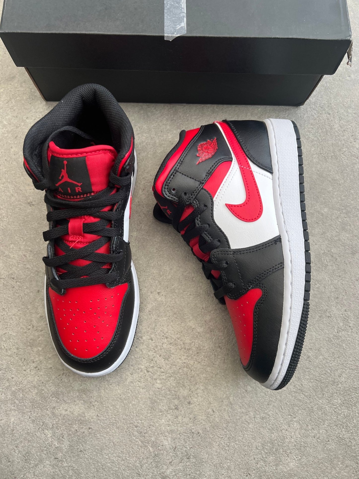 Nike - Jordan 1 Mid Black Fire Red (GS) - Heat Providers