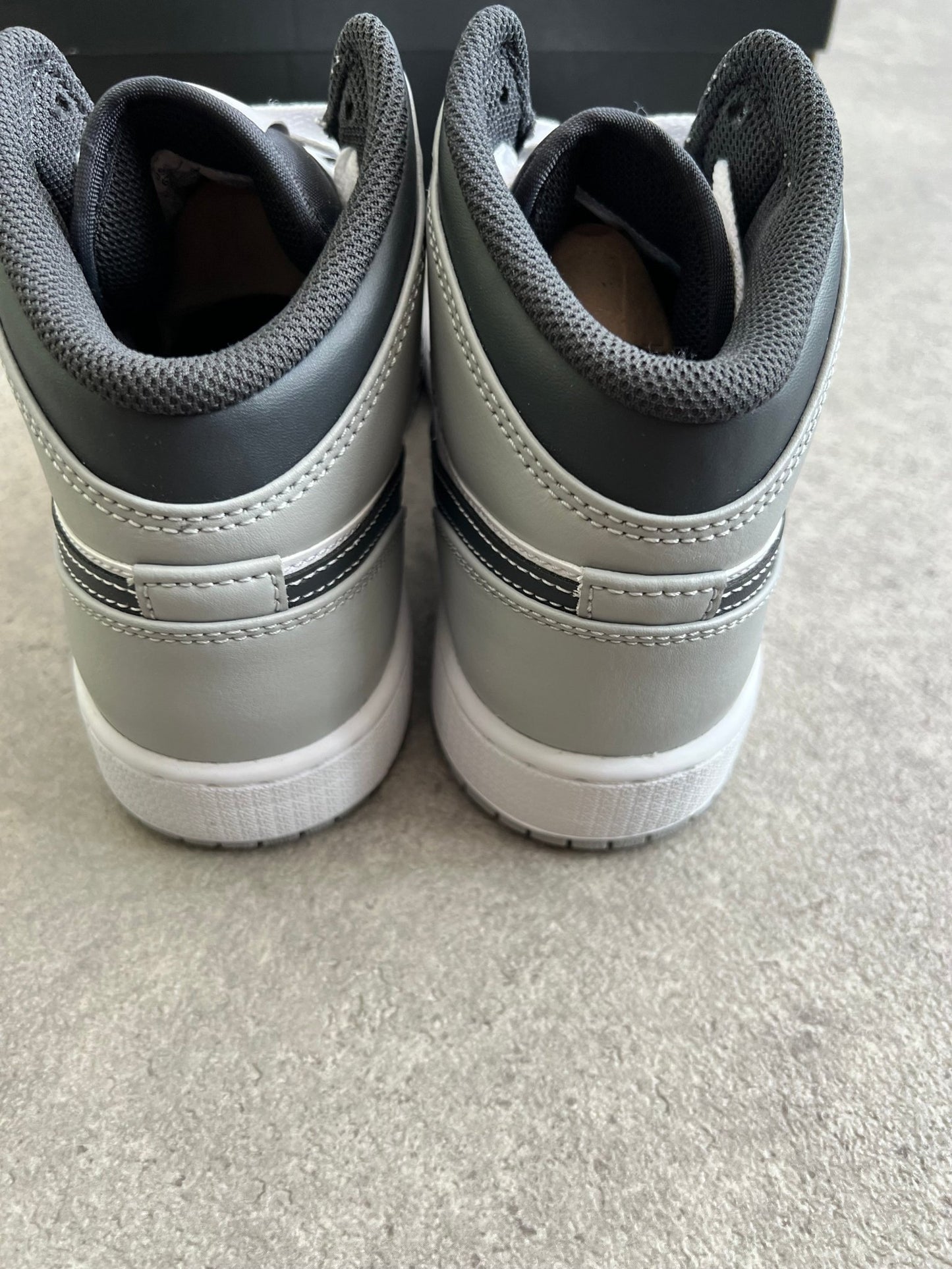 Nike - Jordan 1 Mid Light Smoke Grey (GS) - Heat Providers