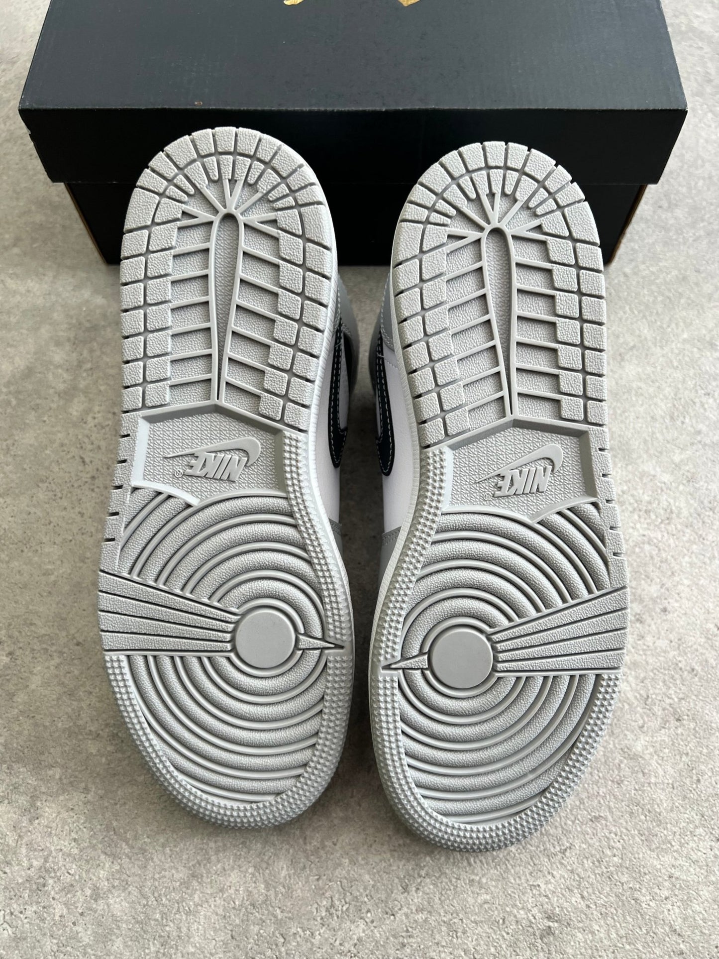 Nike - Jordan 1 Mid Light Smoke Grey (GS) - Heat Providers