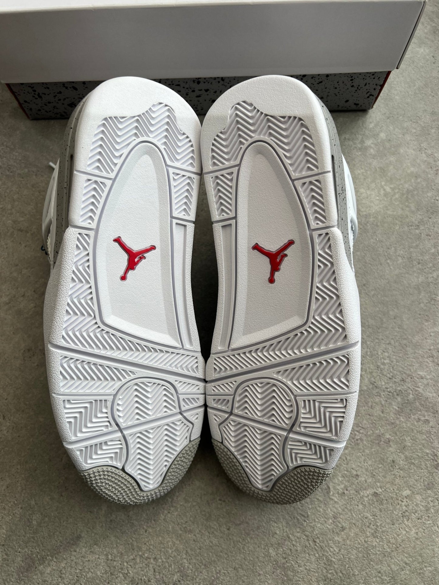 Nike - Jordan 4 White Oreo (2021) - Heat Providers