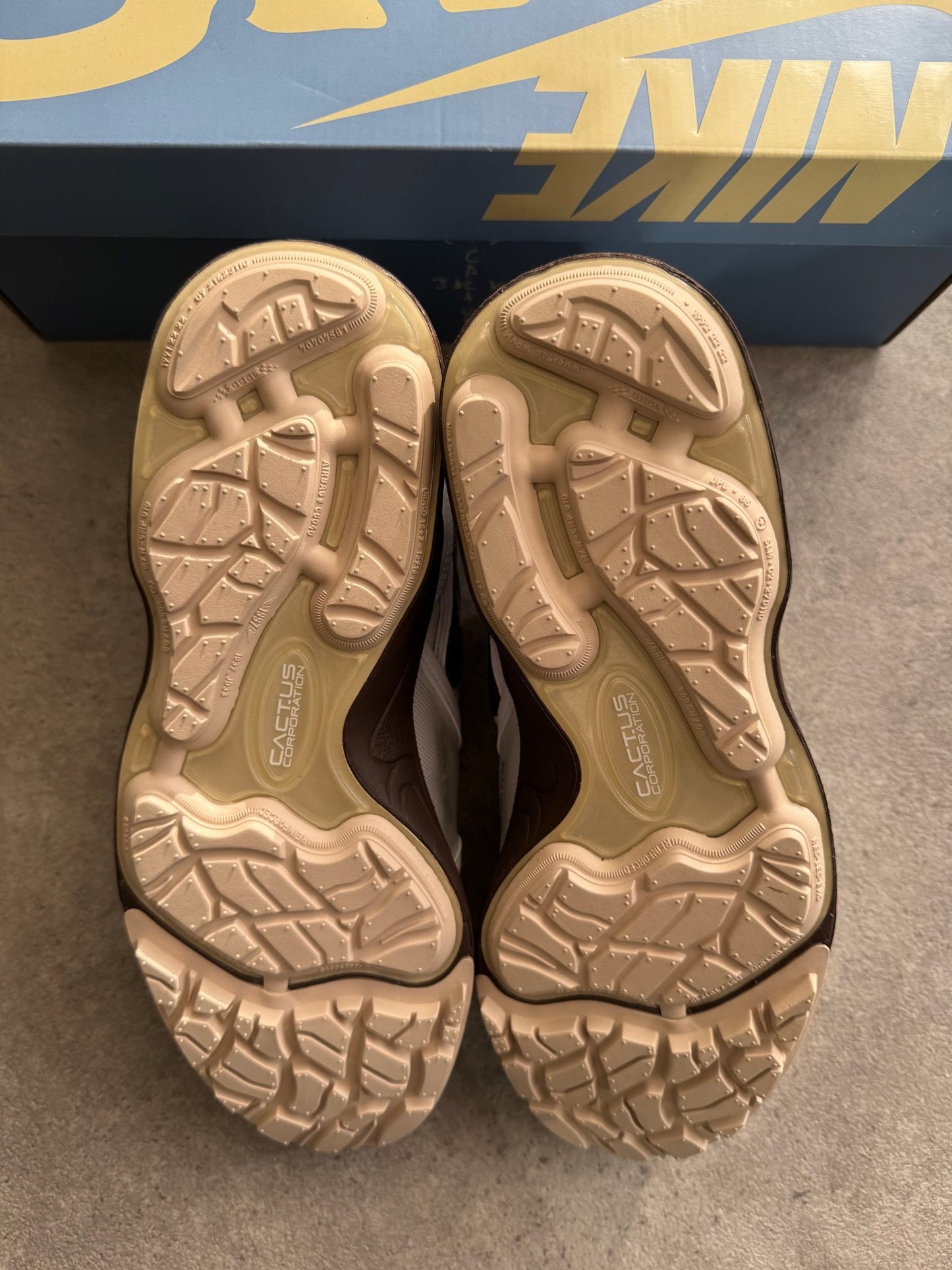Nike - Zoom Field Jaxx Travis Scott Light Chocolate - Heat Providers