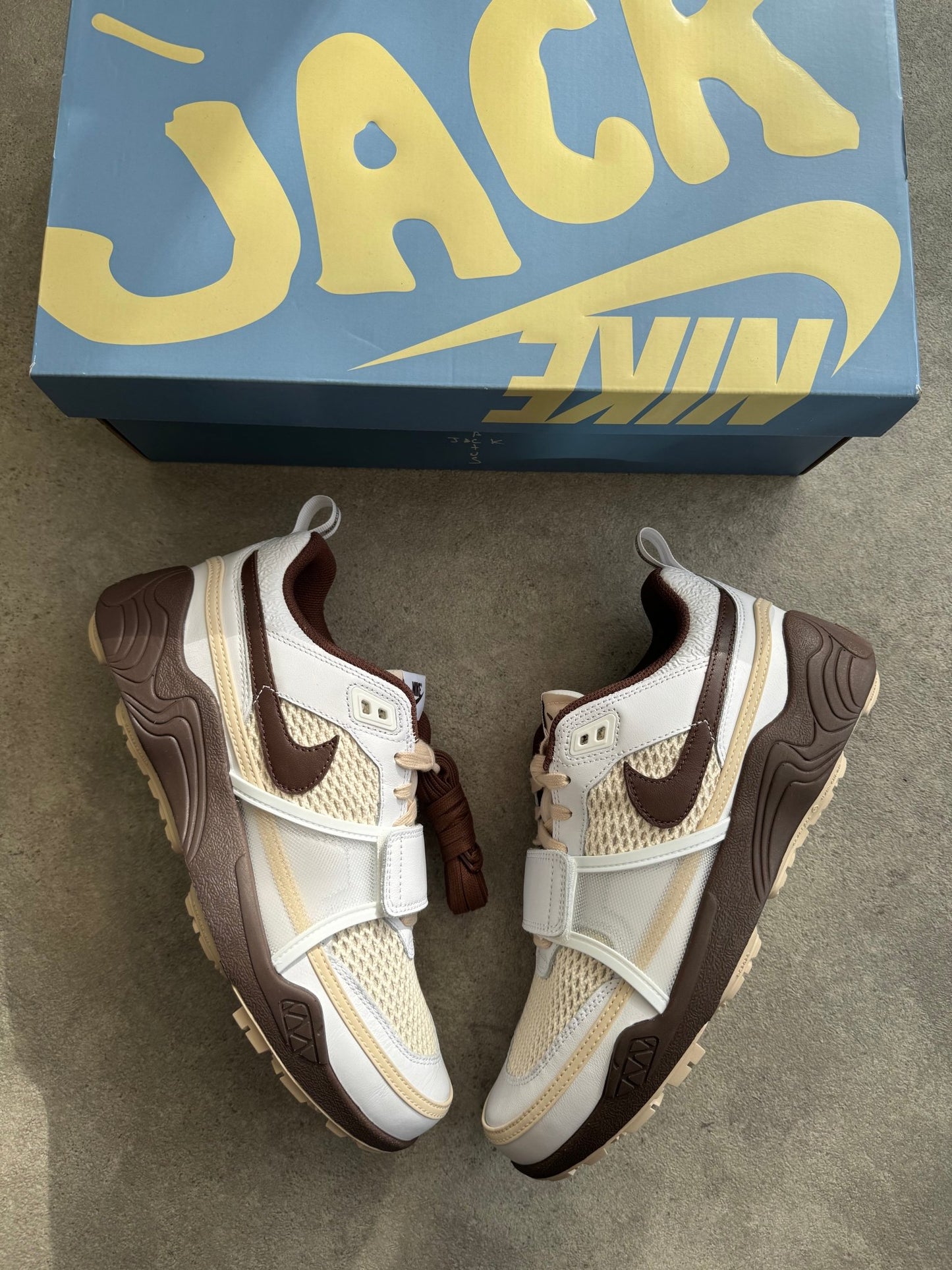 Nike - Zoom Field Jaxx Travis Scott Light Chocolate - Heat Providers