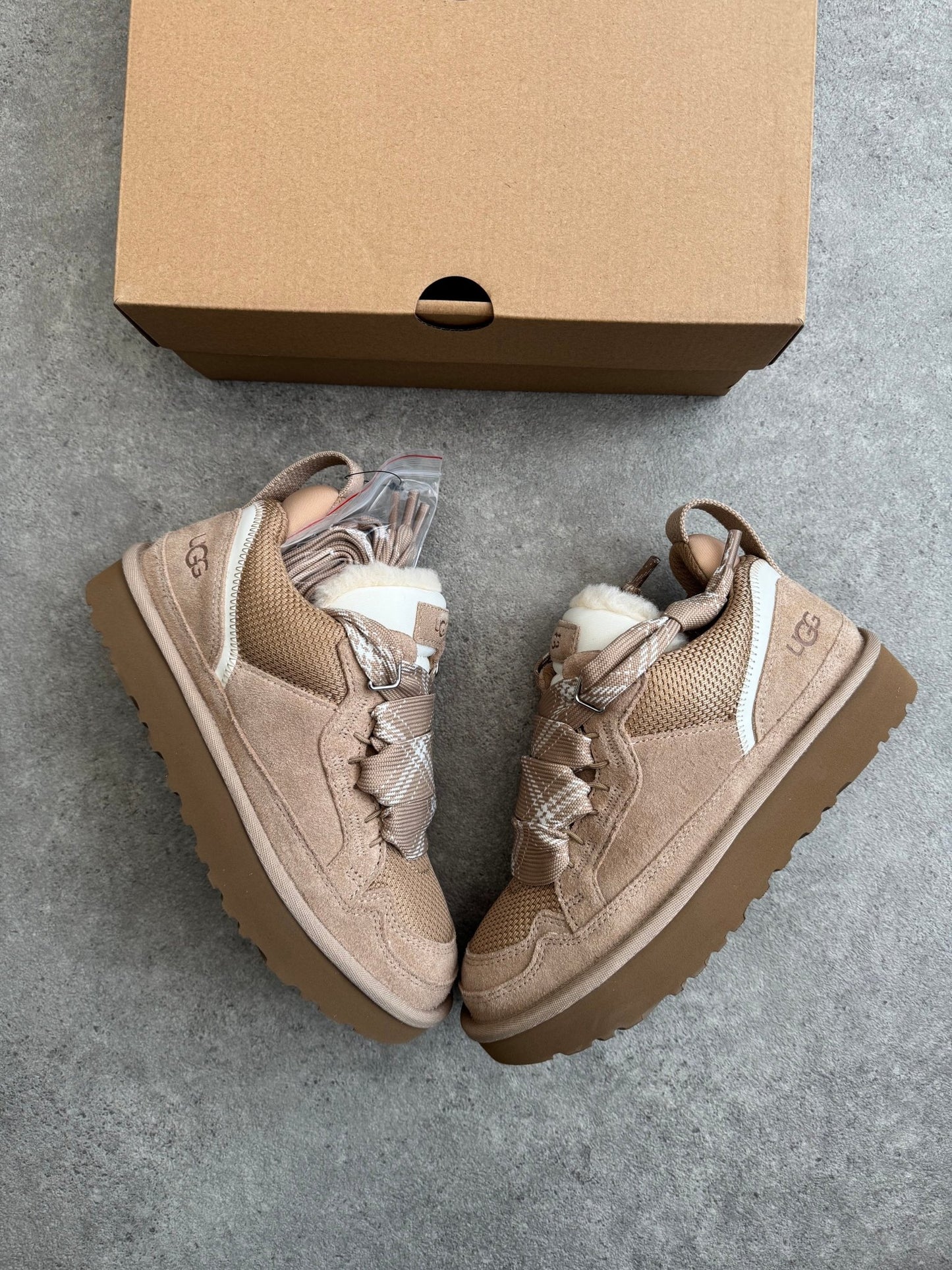 UGG - UGG Lowmel Sand (W) - Heat Providers