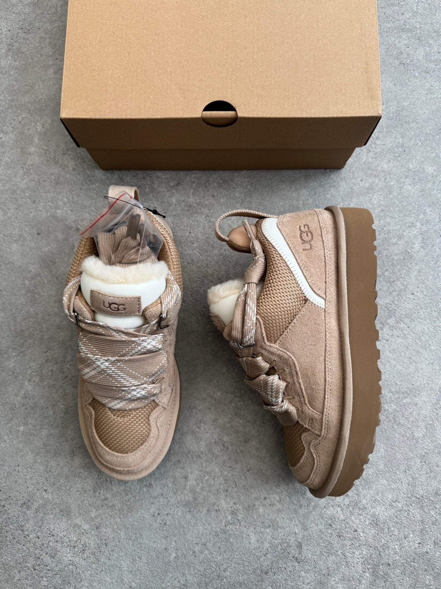 UGG - UGG Lowmel Sand (W) - Heat Providers