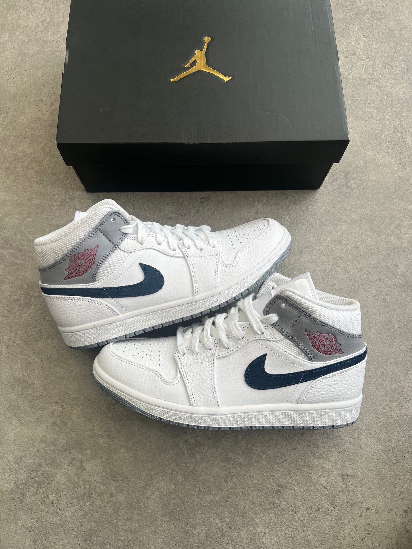 Jordan 1 Mid Paris White