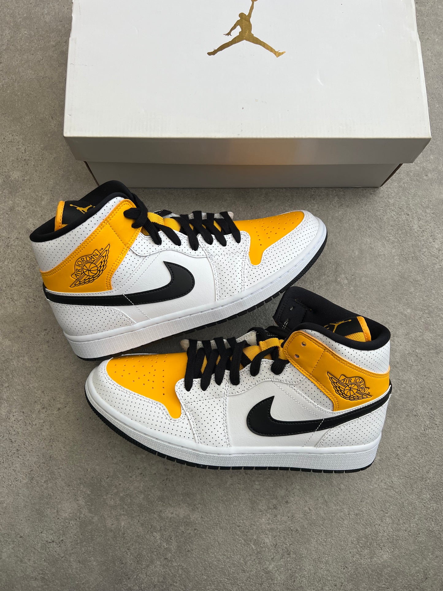 Jordan 1 Mid Laser Orange (W)