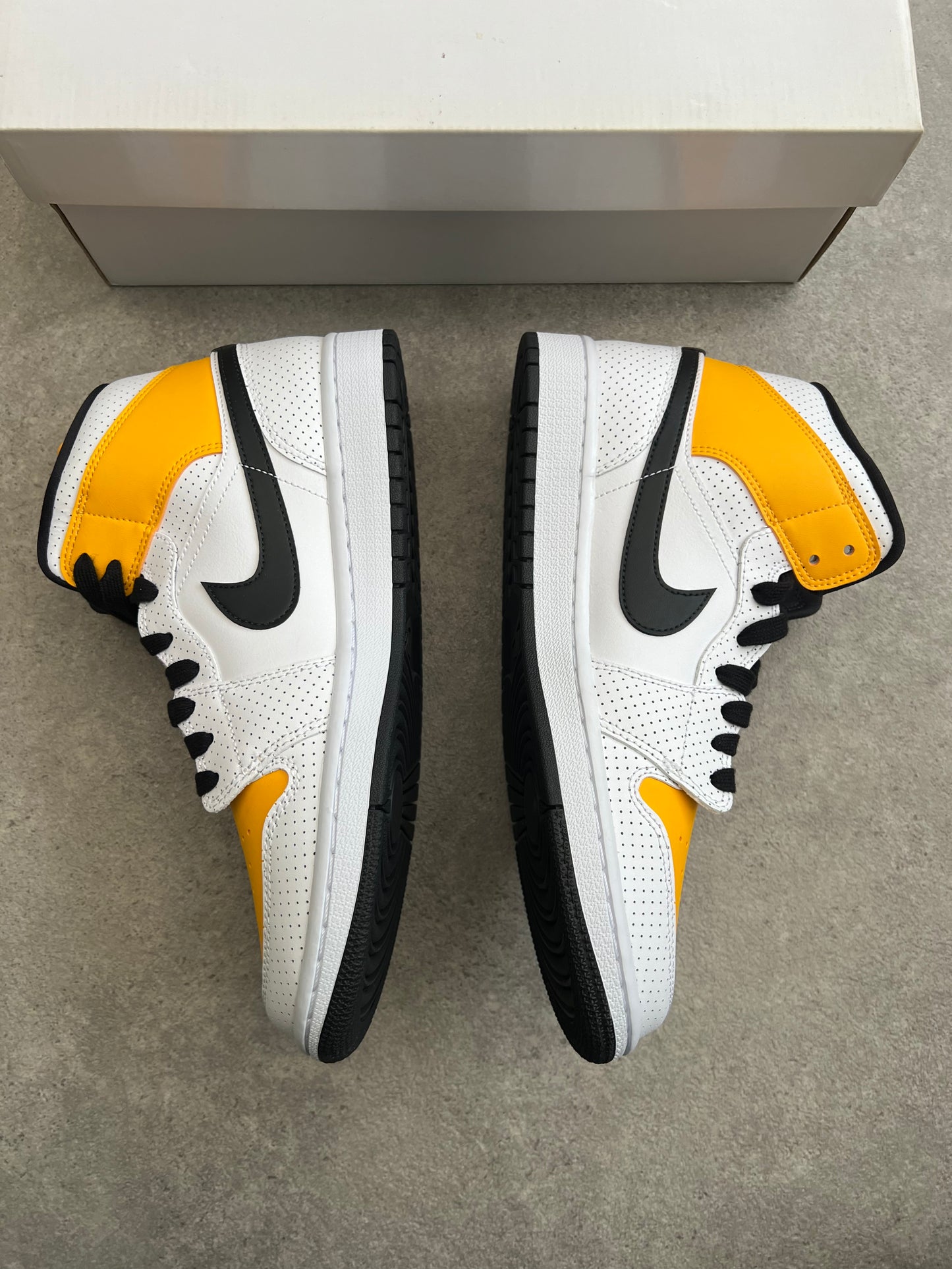 Jordan 1 Mid Laser Orange (W)