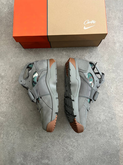 Nike - Air Trainer Huarache Corteiz Gully Grey - Heat Providers