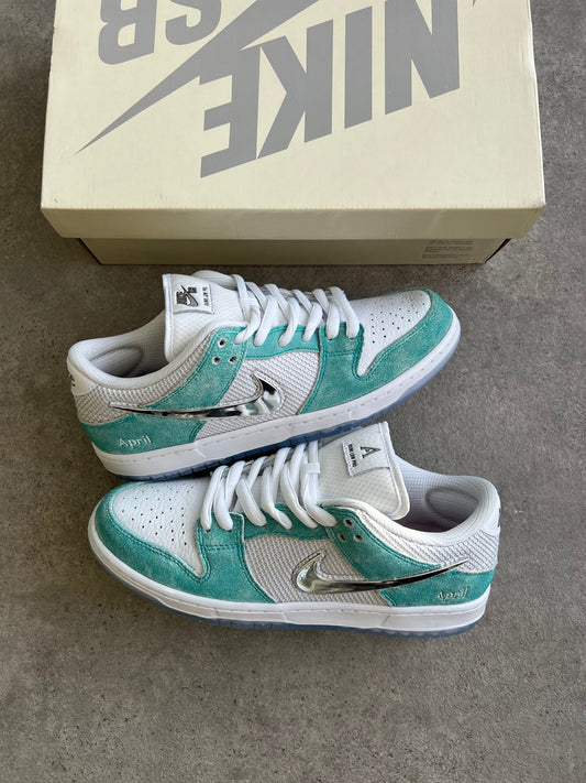 Nike - Dunk Low SB April Skateboards - Heat Providers