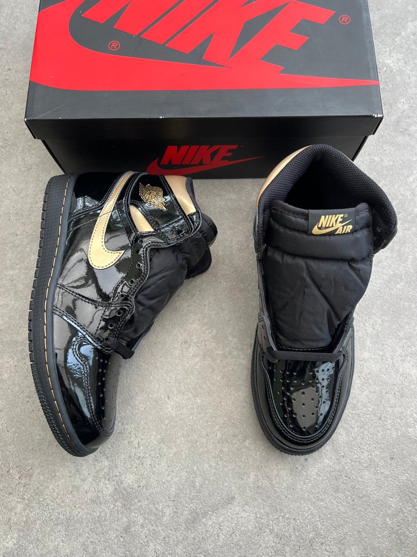 Nike - Jordan 1 High Black Metallic Gold Patent (2020) - Heat Providers