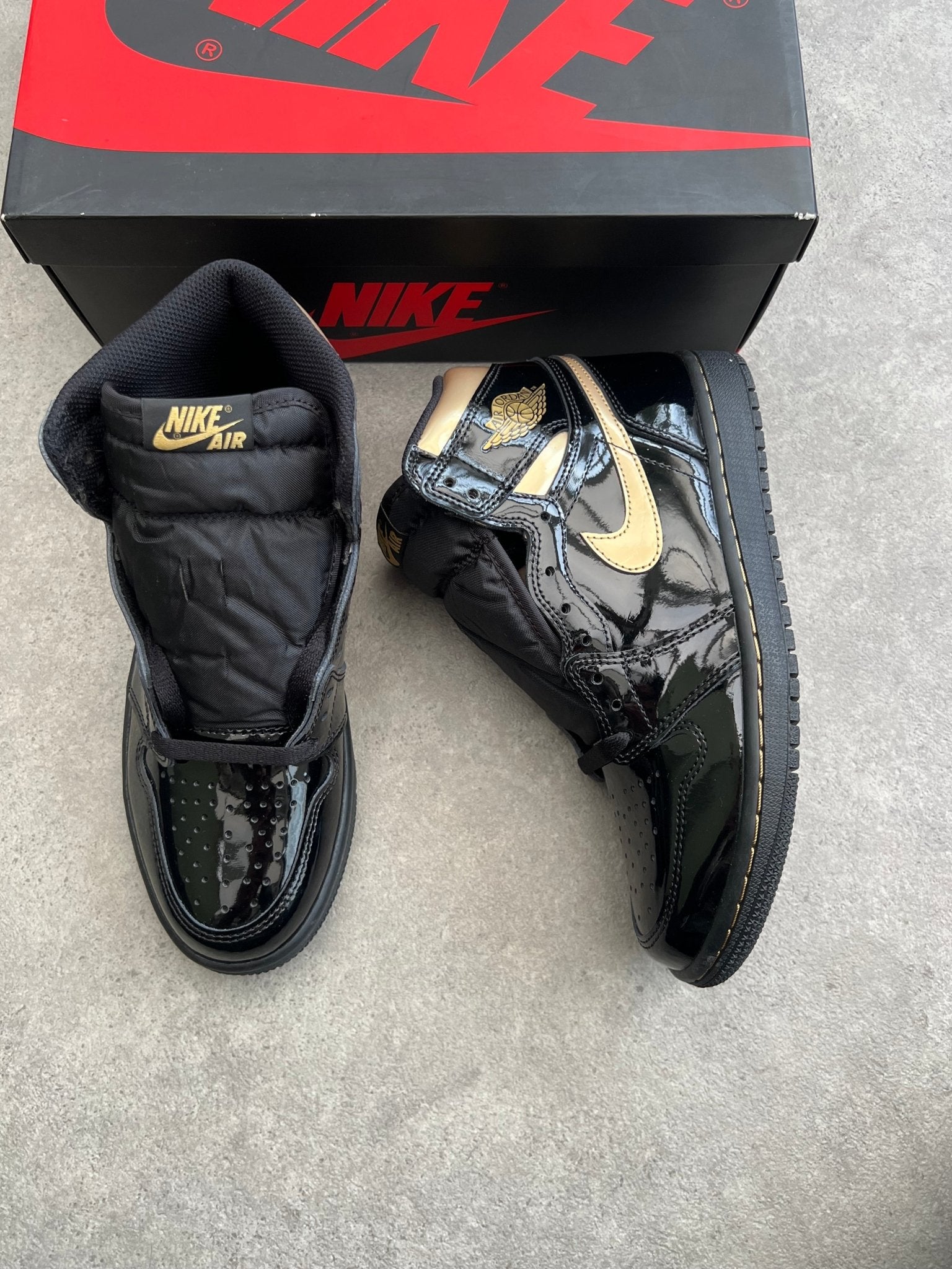 Nike - Jordan 1 High Black Metallic Gold Patent (2020) - Heat Providers