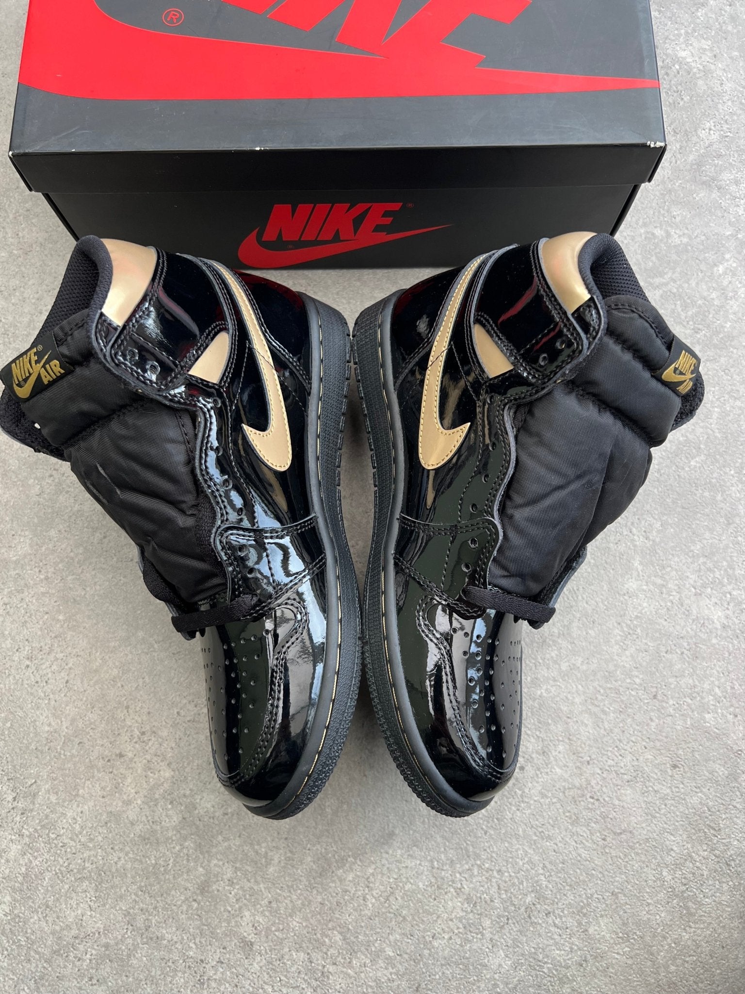 Nike - Jordan 1 High Black Metallic Gold Patent (2020) - Heat Providers