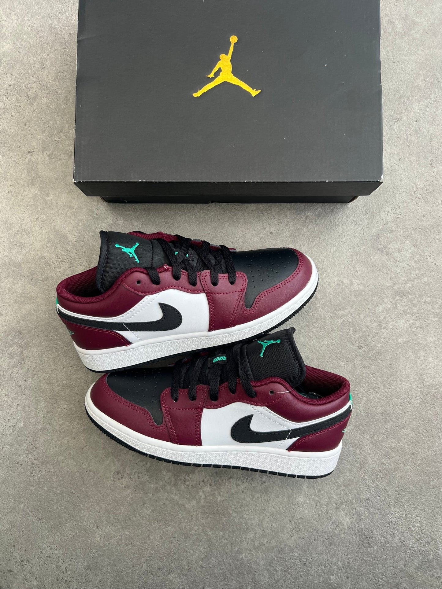 Nike - Jordan 1 Low Beetroot (GS) - Heat Providers