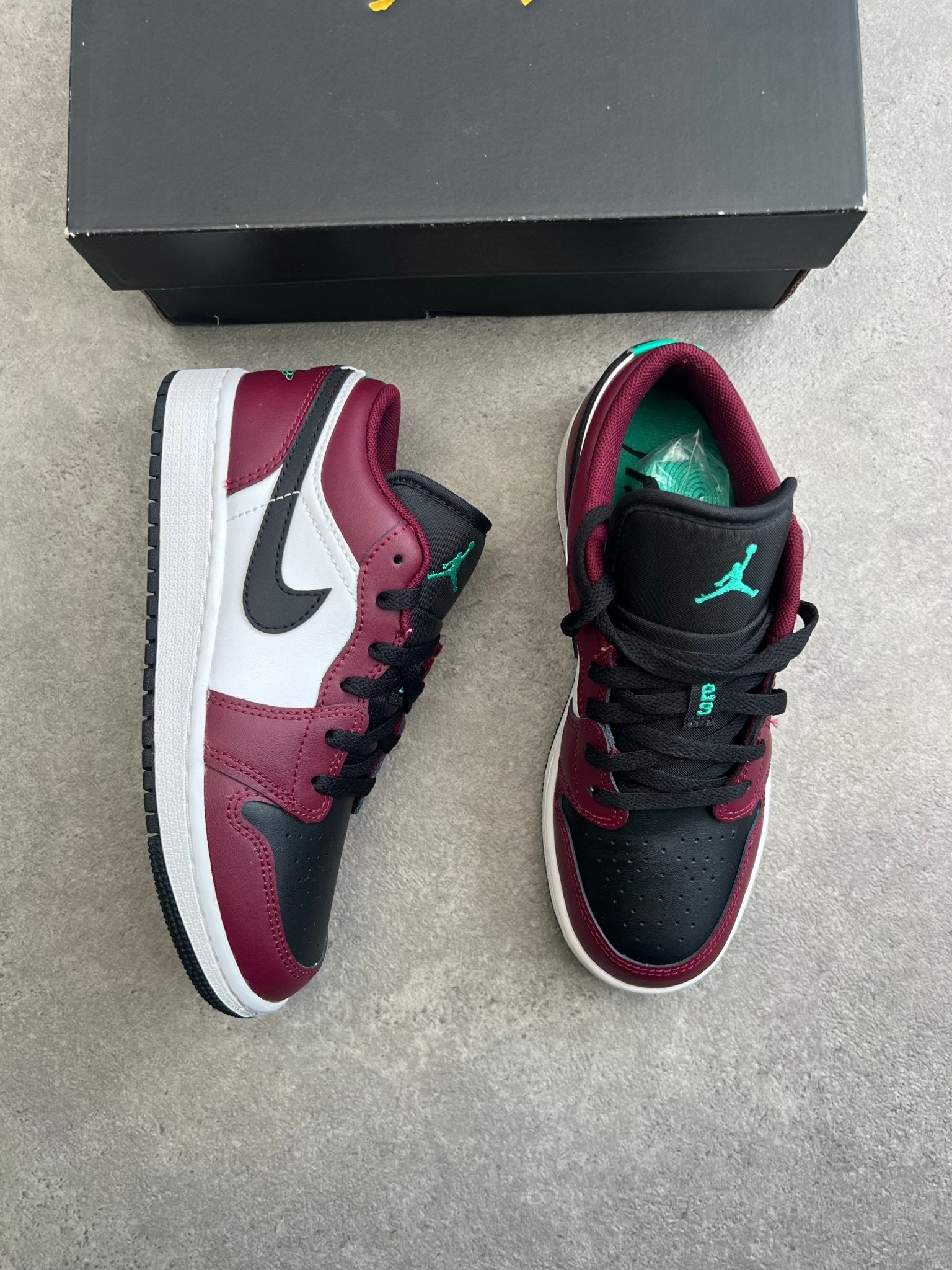 Nike - Jordan 1 Low Beetroot (GS) - Heat Providers