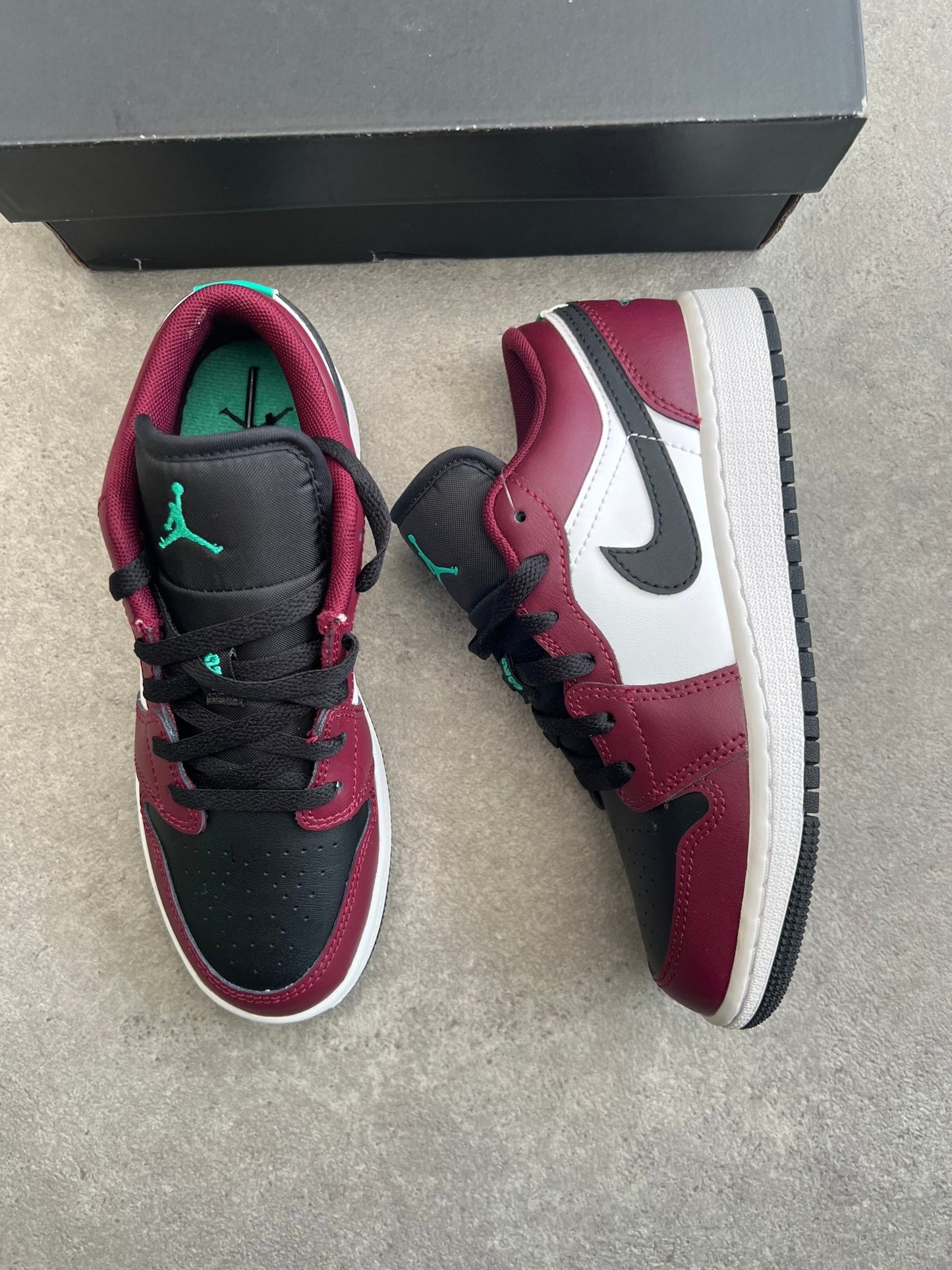 Nike - Jordan 1 Low Beetroot (GS) - Heat Providers