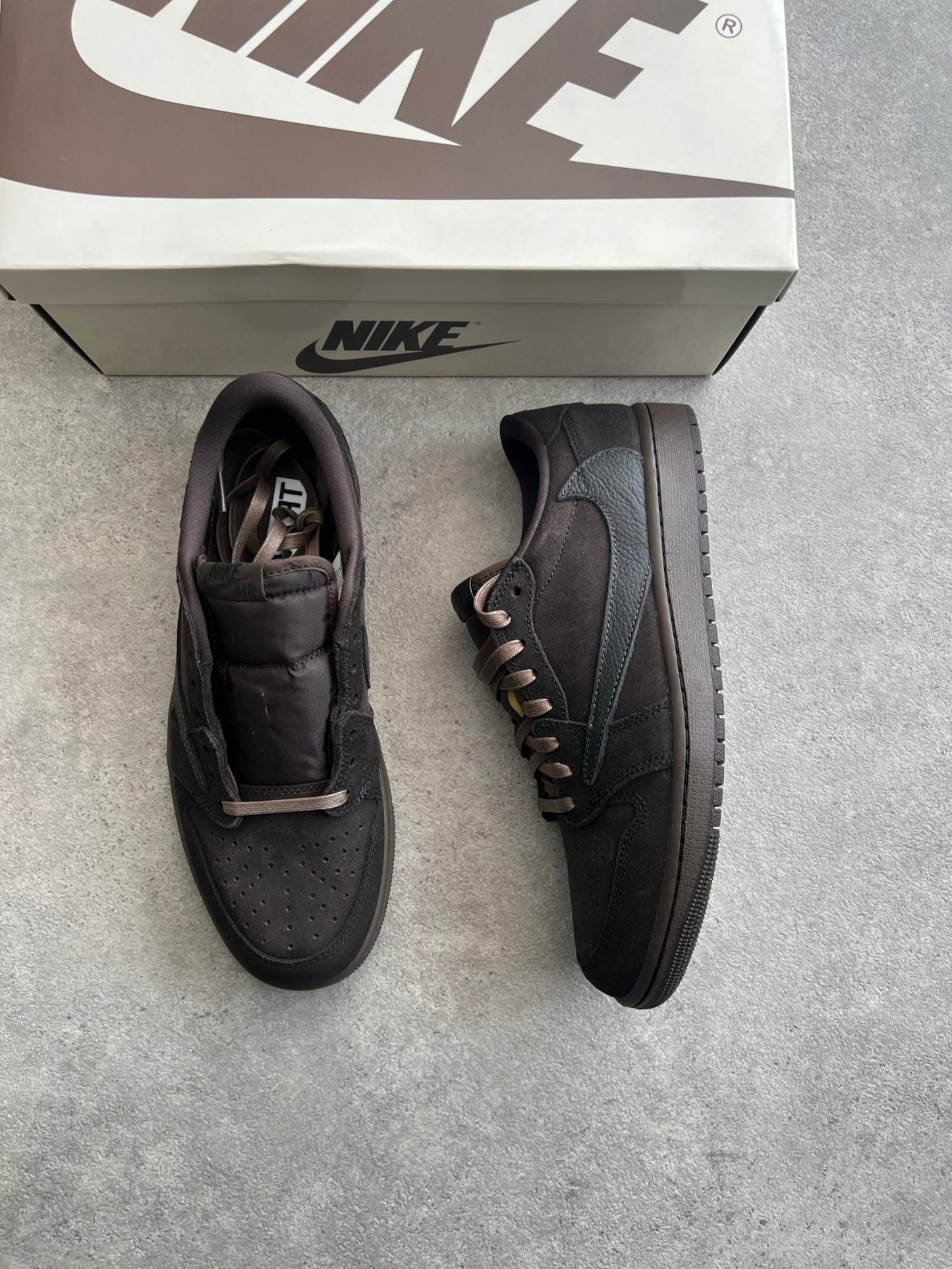 Nike - Jordan 1 Low Travis Scott Velvet Brown - Heat Providers