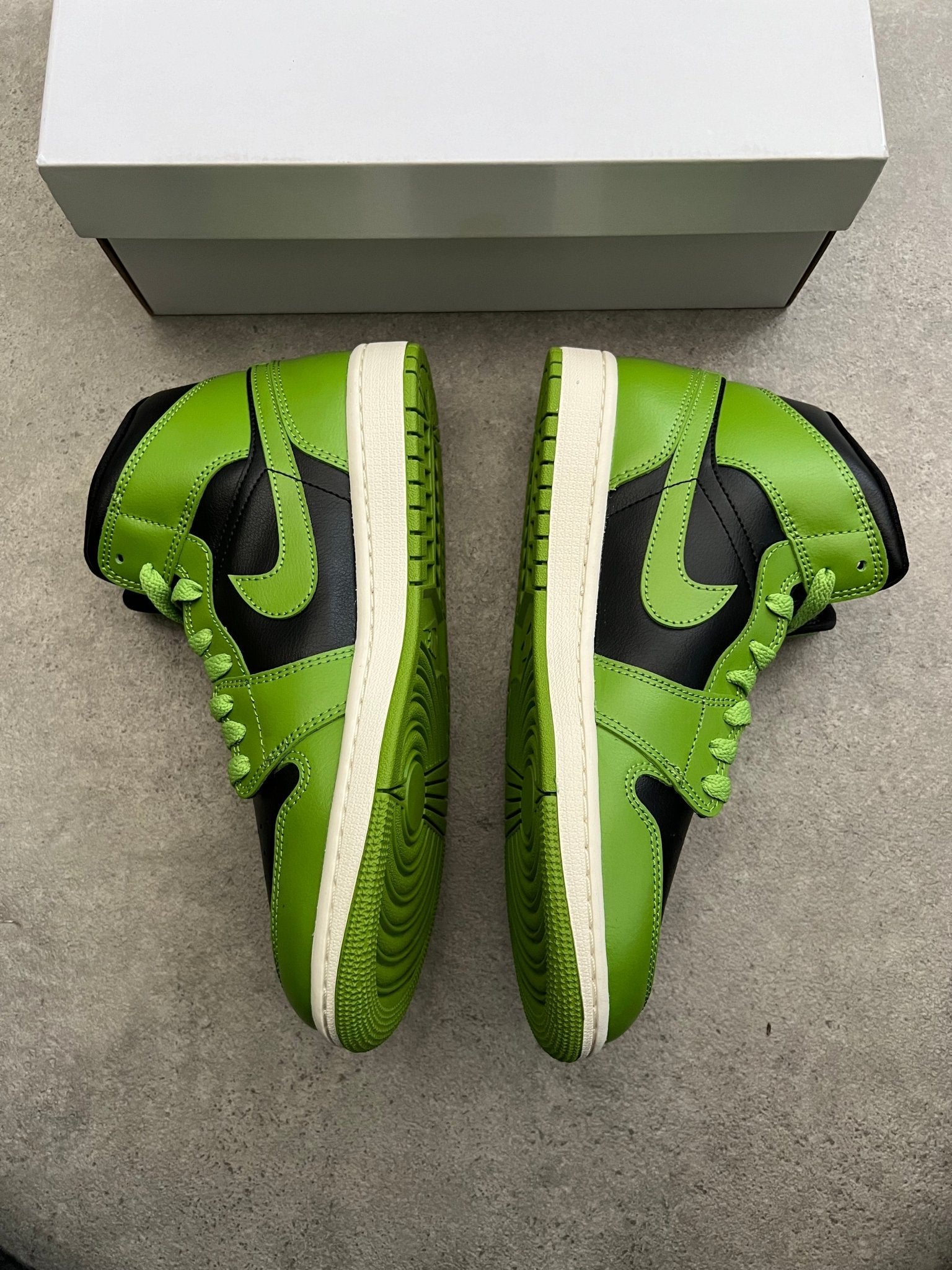 Nike - Jordan 1 Mid Altitude Green (W) - Heat Providers