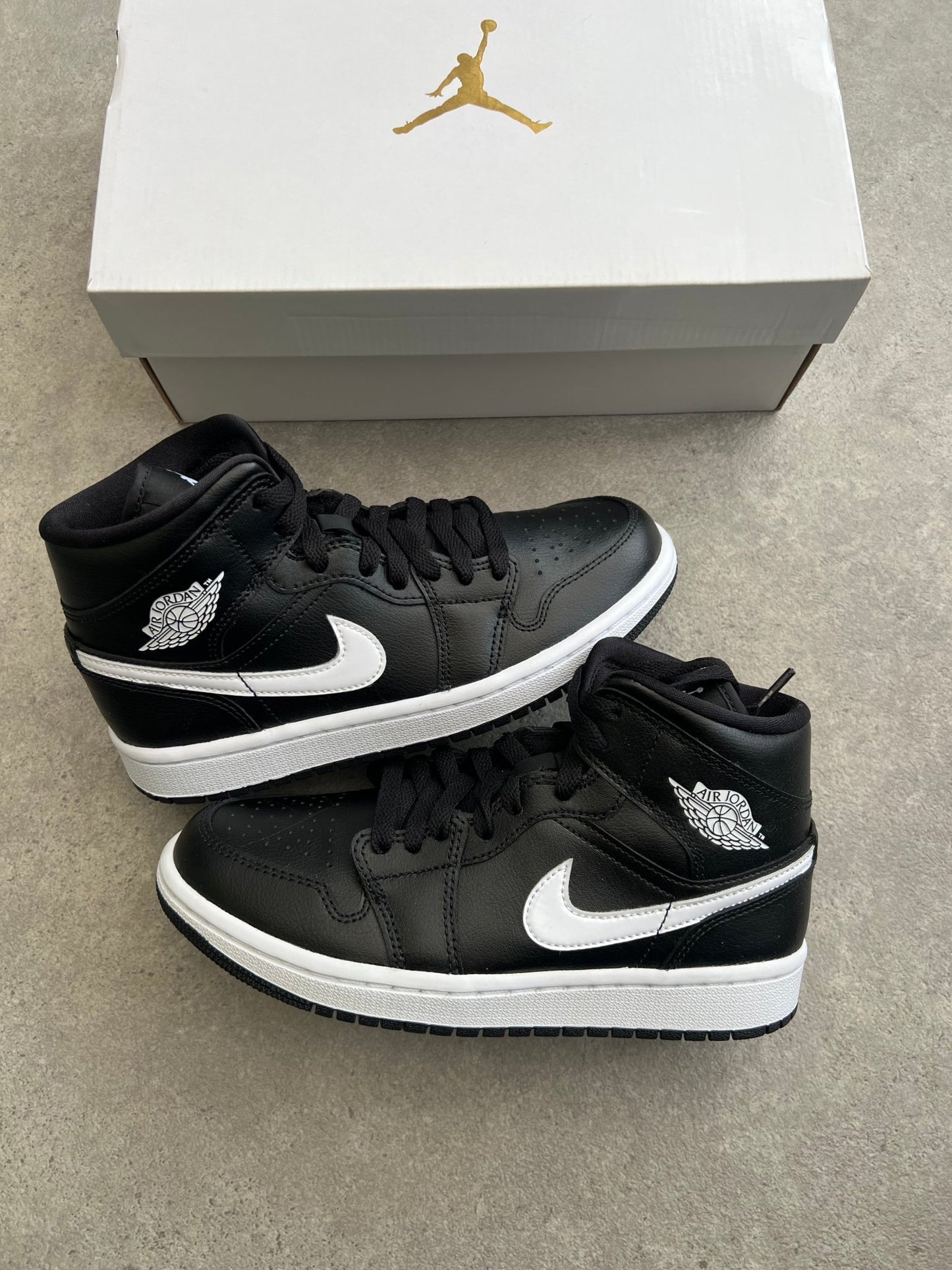 Nike - Jordan 1 Mid Black White (W) - Heat Providers