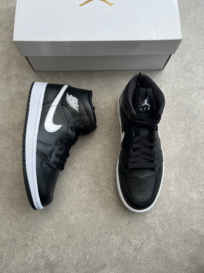 Nike - Jordan 1 Mid Black White (W) - Heat Providers