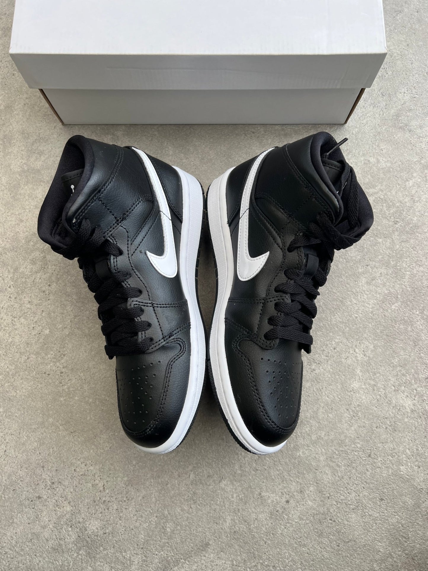 Nike - Jordan 1 Mid Black White (W) - Heat Providers