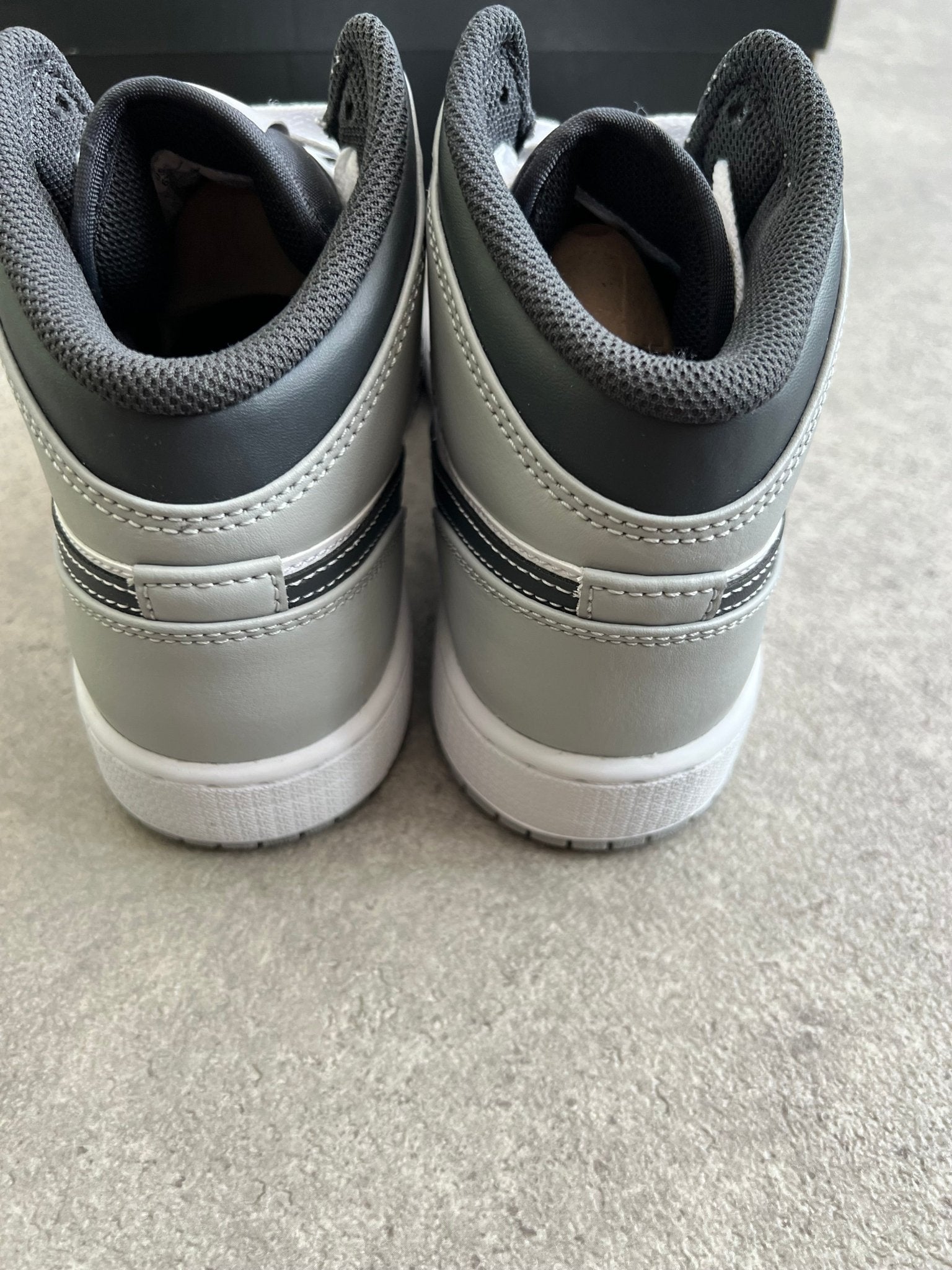 Nike - Jordan 1 Mid Light Smoke Grey (GS) - Heat Providers