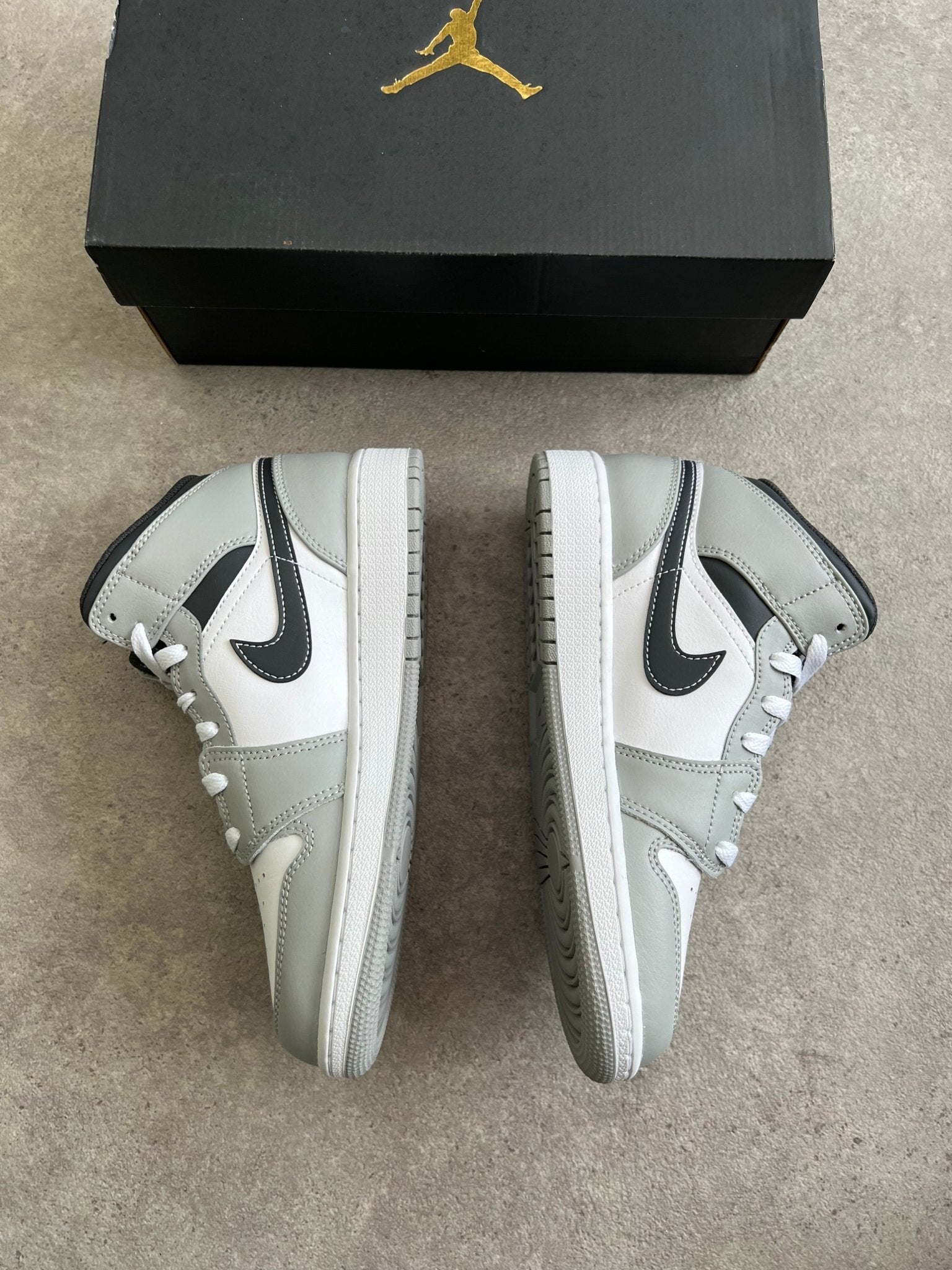 Nike - Jordan 1 Mid Light Smoke Grey (GS) - Heat Providers