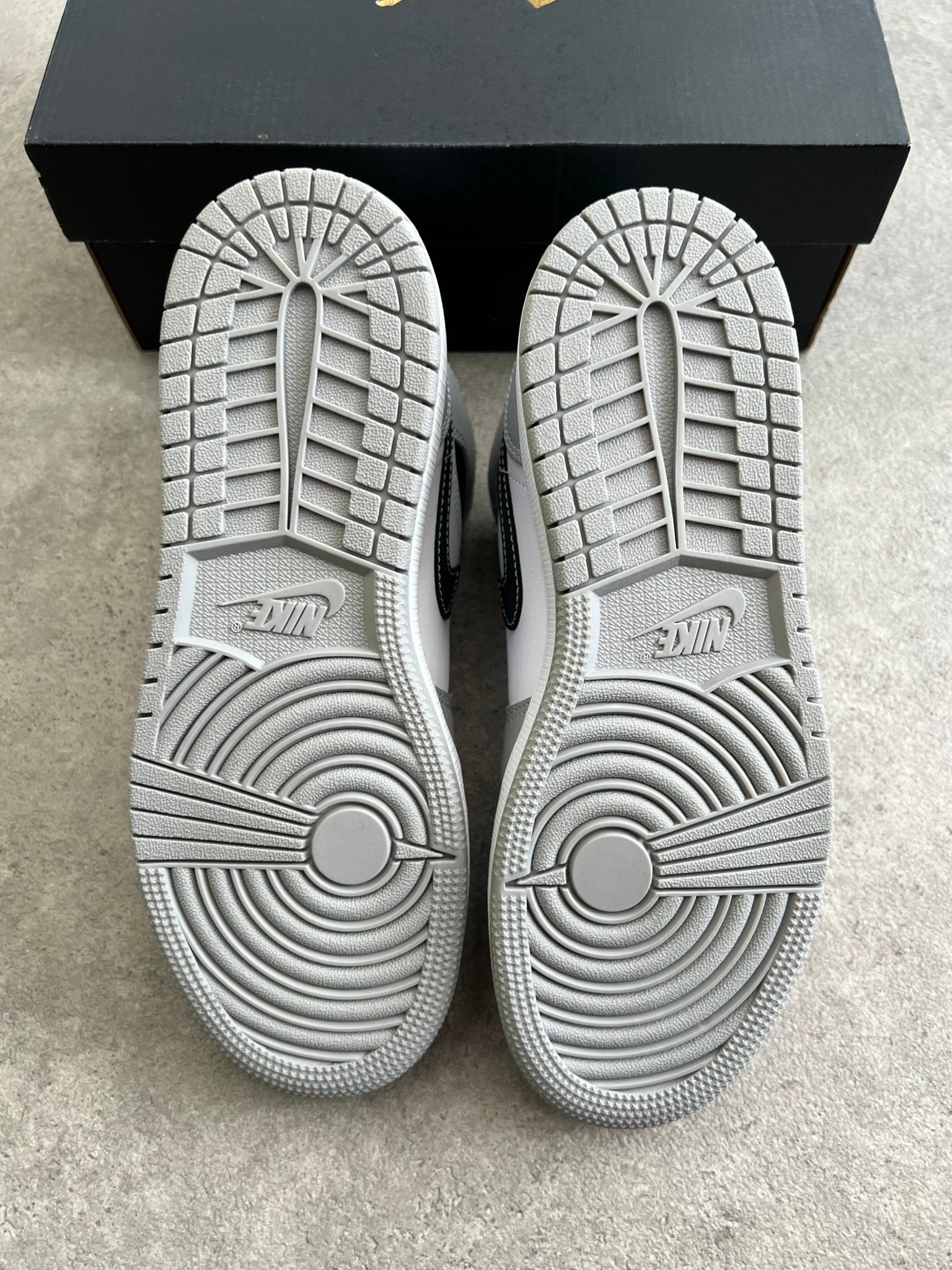 Nike - Jordan 1 Mid Light Smoke Grey (GS) - Heat Providers