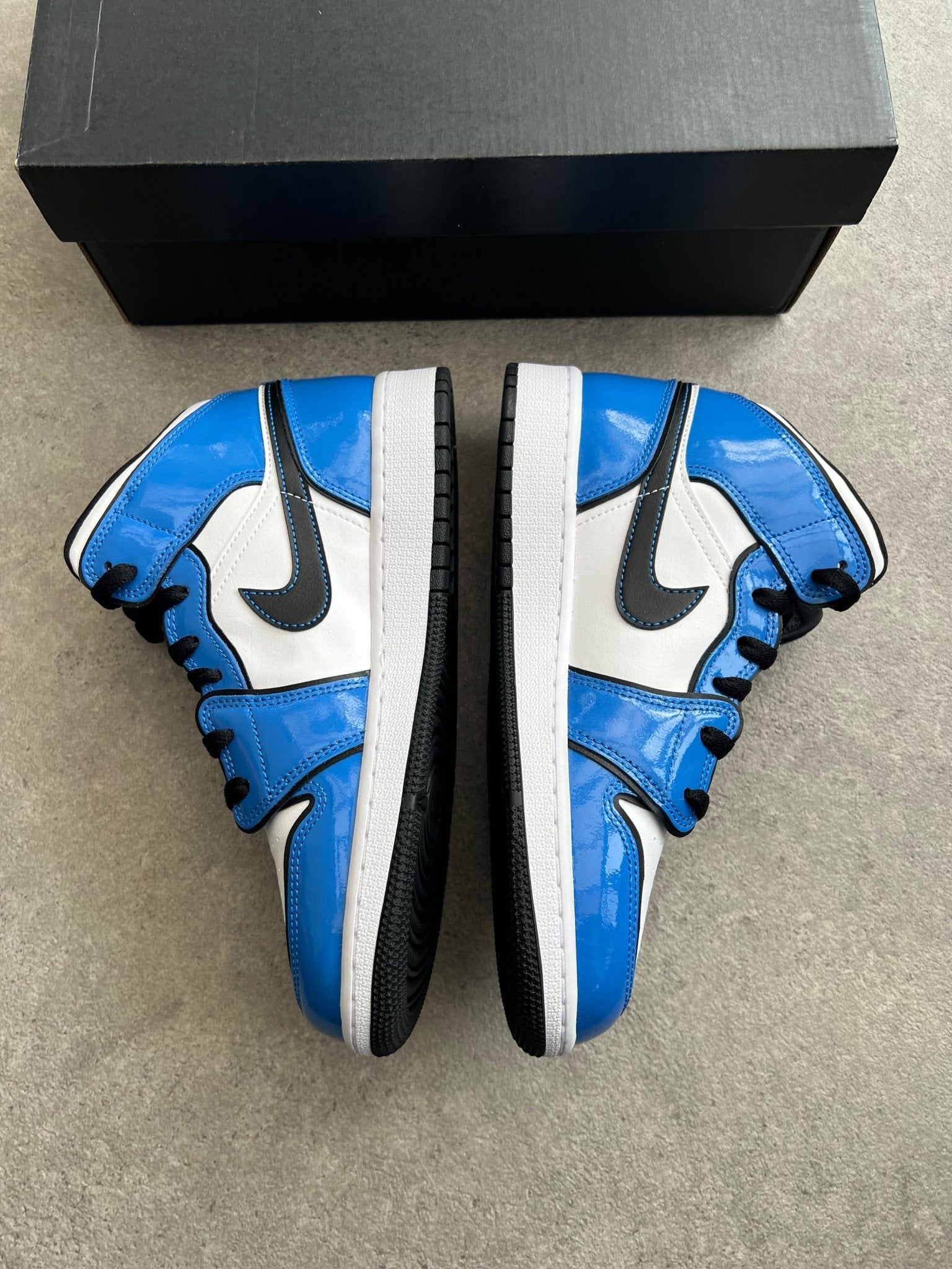 Nike - Jordan 1 Mid Signal Blue (GS) - Heat Providers