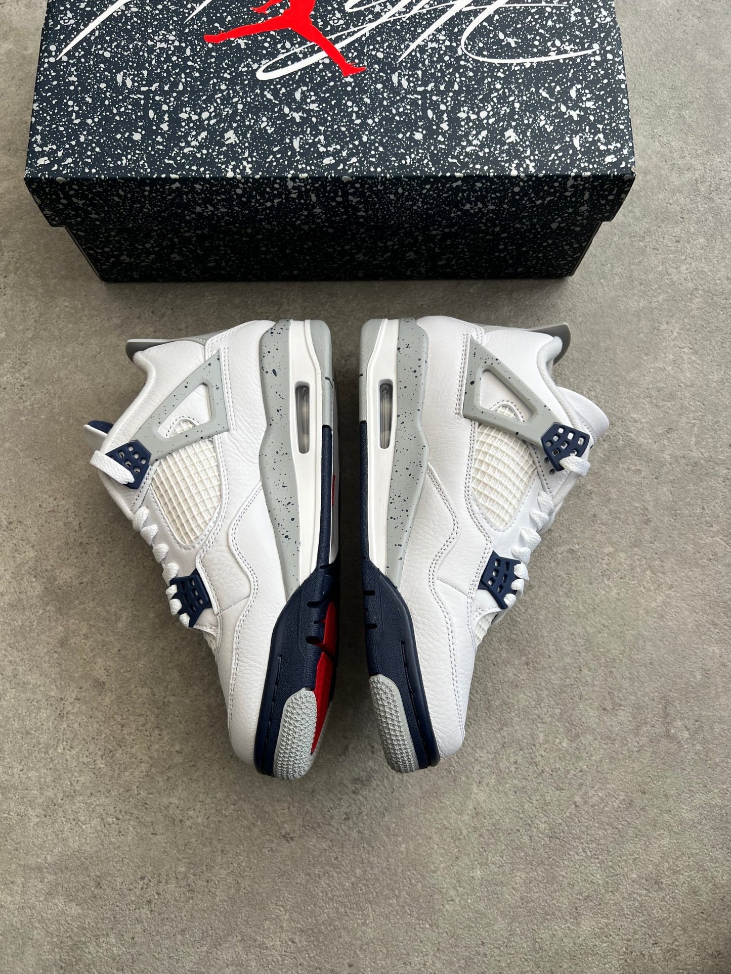 Nike - Jordan 4 Midnight Navy - Heat Providers